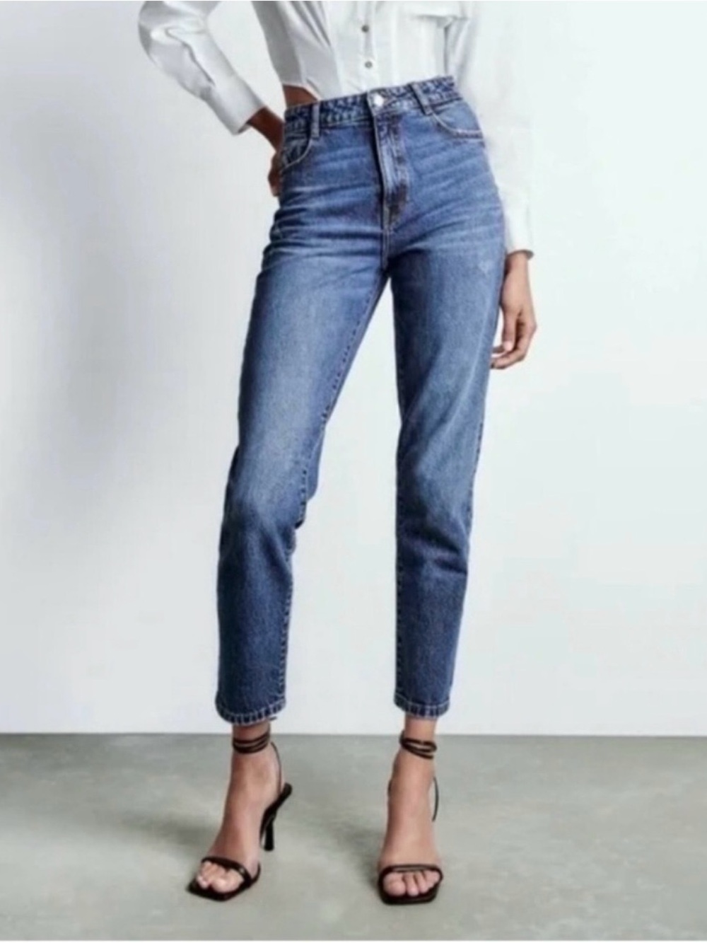 Zara High-Rise mom fit Jeans - Blue size USA 4